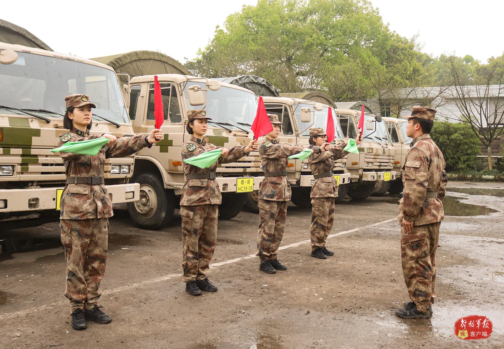 新时代女兵风采，00后女兵驾驶运输车驰骋疆场_知识解释