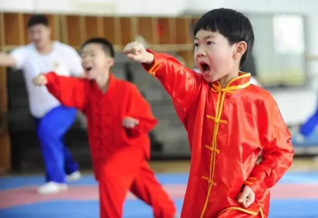 一、孩子武术表演，展现风采时刻！_精选解释