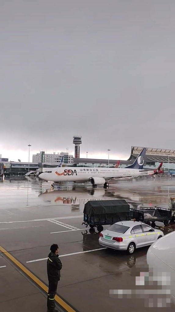 山东航空，雨中的起飞决心_动态词语解释落实