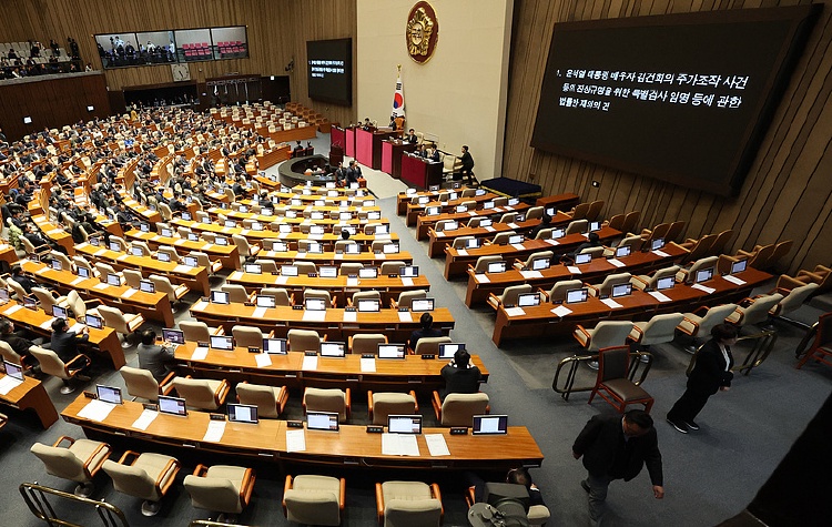 韩国国会开始表决尹锡悦弹劾案，一场政治风波的展开_反馈评审和审查