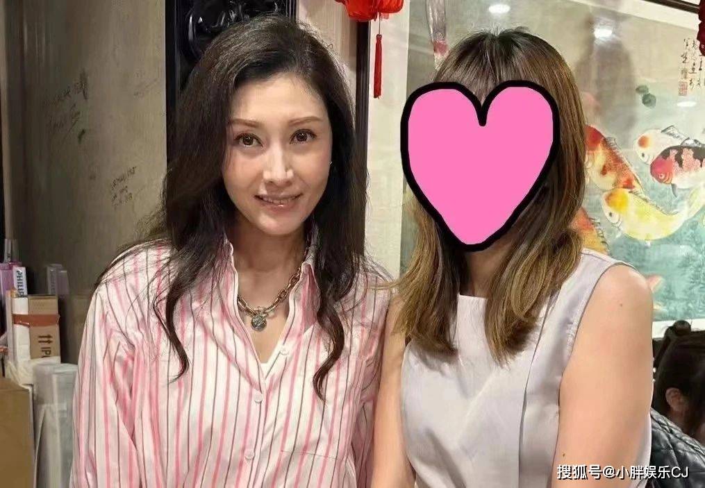 54岁李嘉欣近照曝光视频