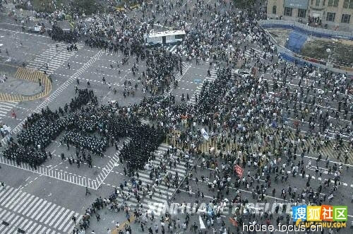 首尔爆发大规模示威，两派针锋相对_全新精选解释落实