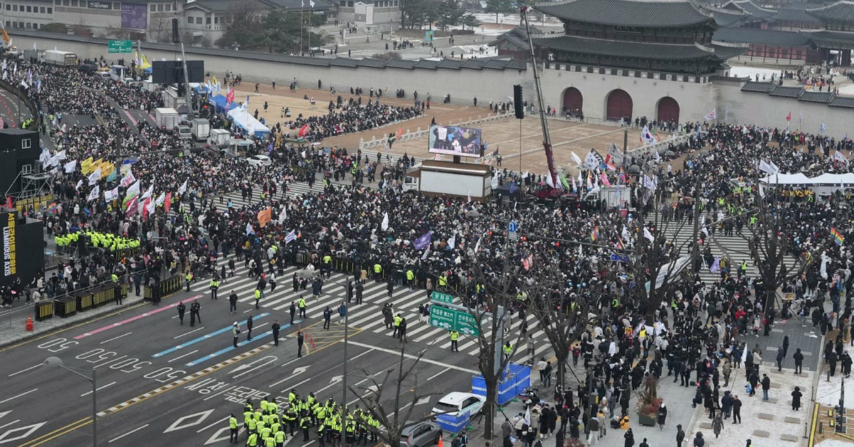 韩国首尔爆发大规模示威，社会矛盾的集中展现_有问必答