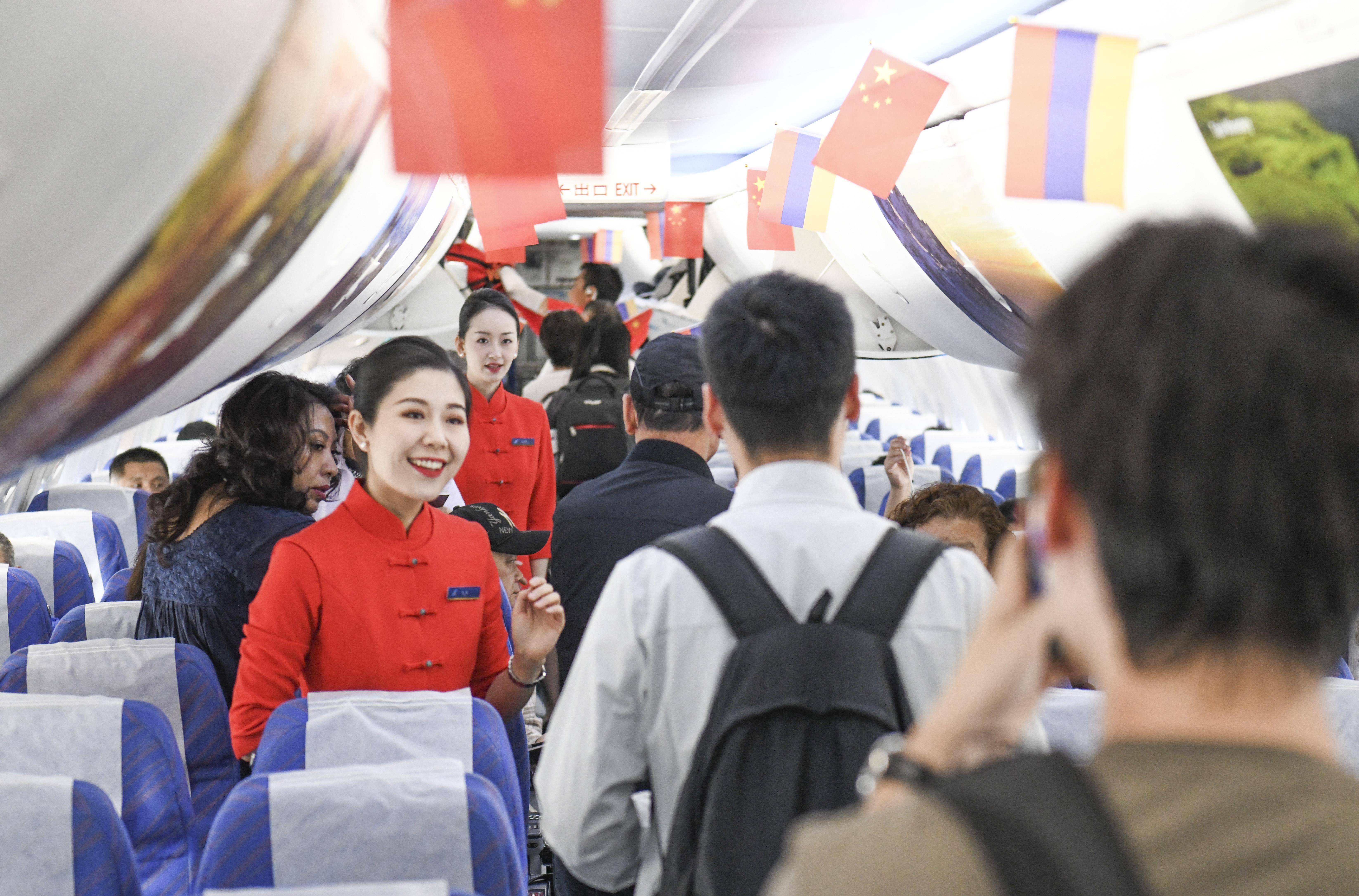 阿塞拜疆航空复飞中国，架起空中桥梁，共创美好未来