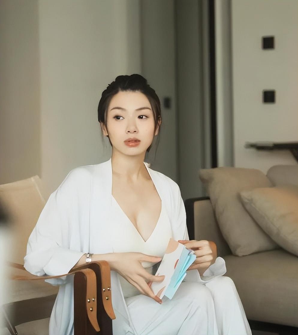 99年女子生娃前的紧急化妆，宫缩中的美丽瞬间