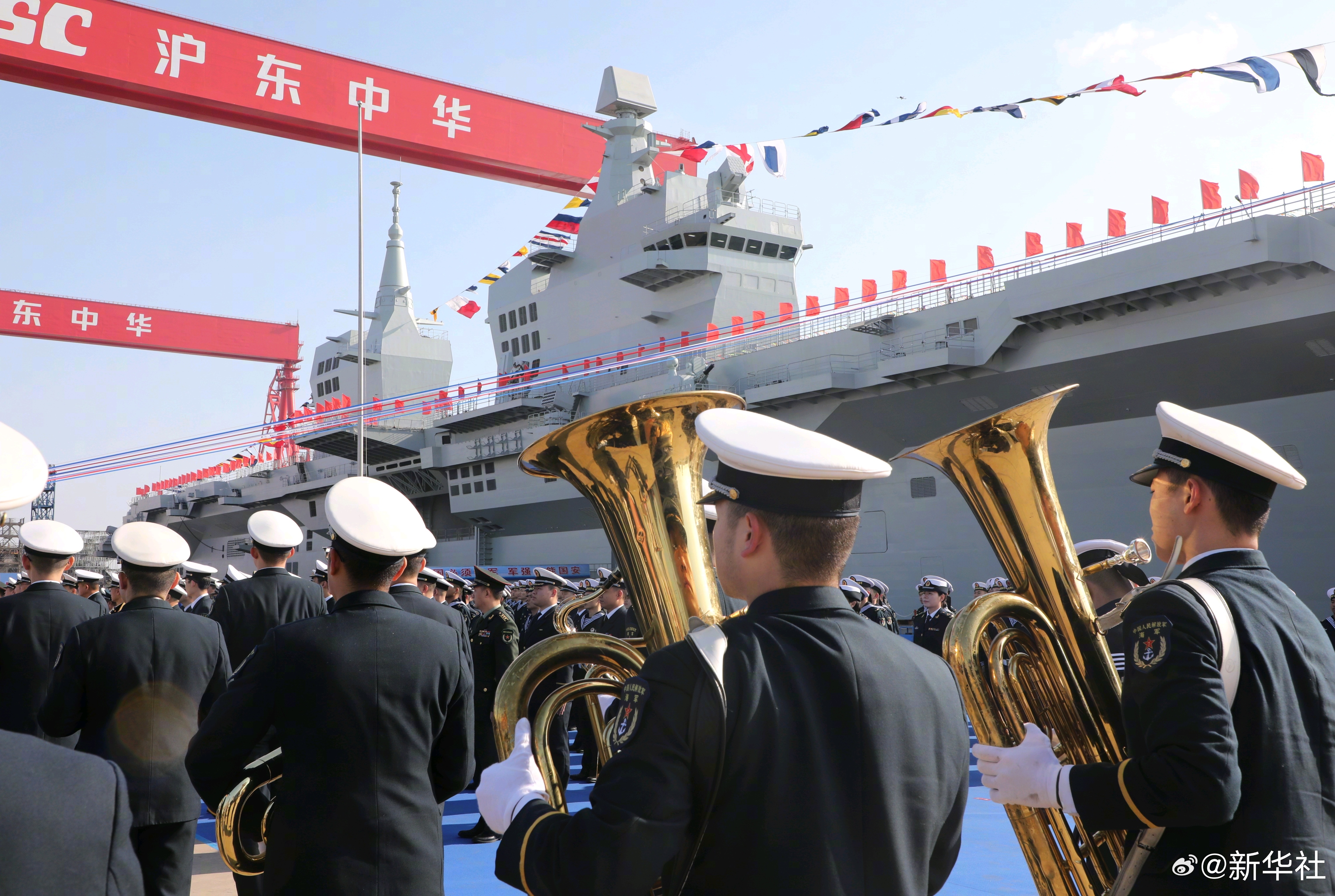 四川舰在上海下水