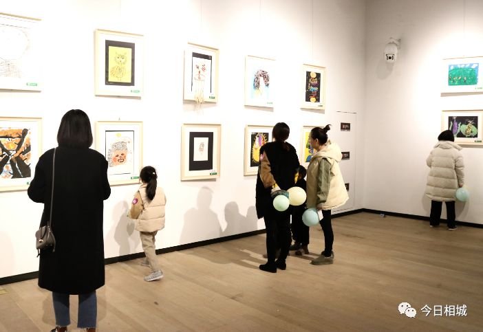 3名未成年点燃画展，青春创意的燎原之火