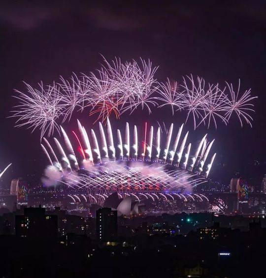 各地跨年烟花秀，缤纷盛宴，共迎新年