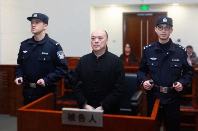 李锦明受贿伪造武装部队证件案宣判，法律铁腕不容挑战