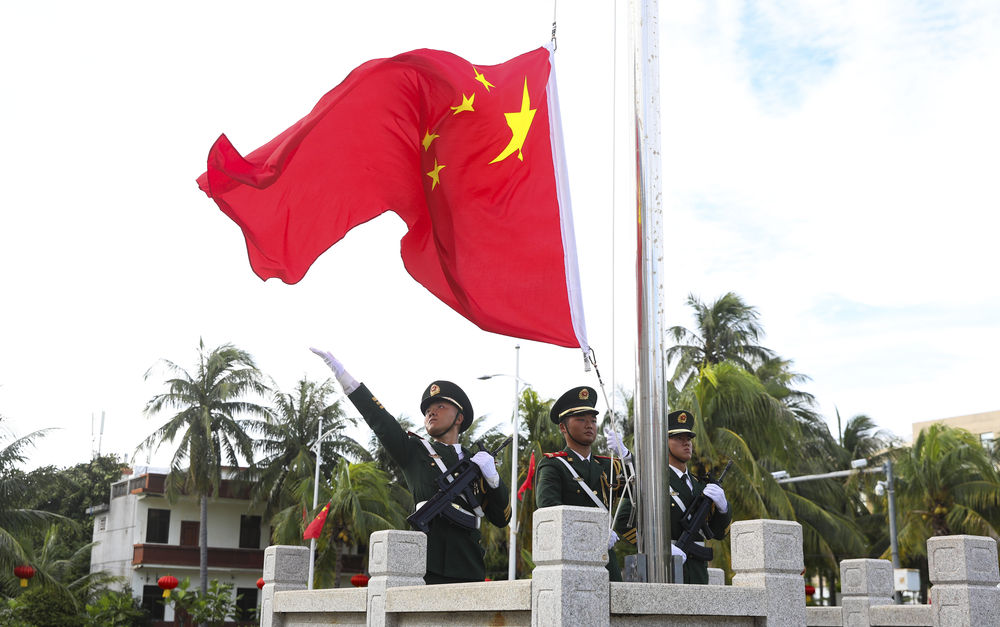 中国海警在黄岩岛海域举行庄严升国旗仪式，彰显国家主权与海洋力量的一二三四