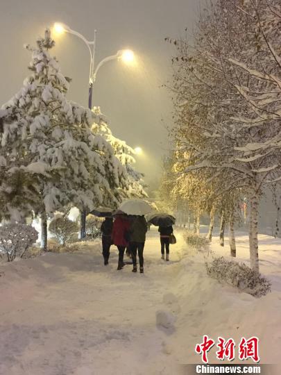 新疆阿勒泰，白雪覆盖下的城市魅力