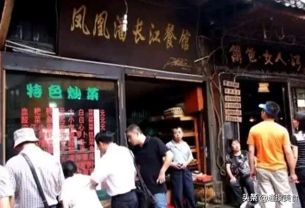 小店面条与明星的邂逅，网友偶遇陈小春的奇妙体验