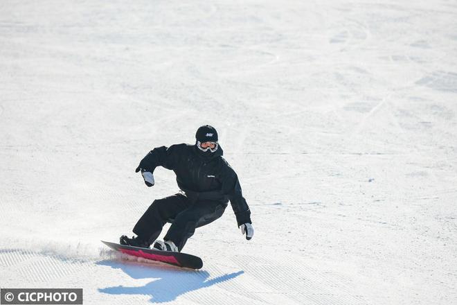 冰雪运动活力足 冷气不减火热心