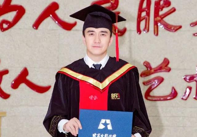 男子狱中苦读24年获博士学位，重生的传奇