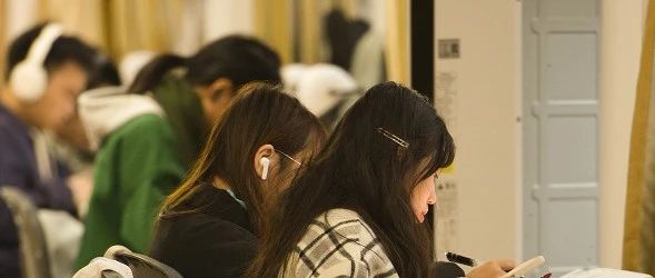 大学生白天上课晚上搬牛，你不知道的校园生活