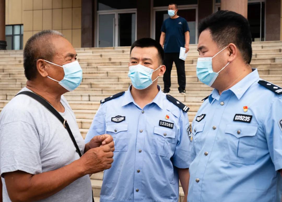 县委书记遥控家人把赃款赃物埋地里