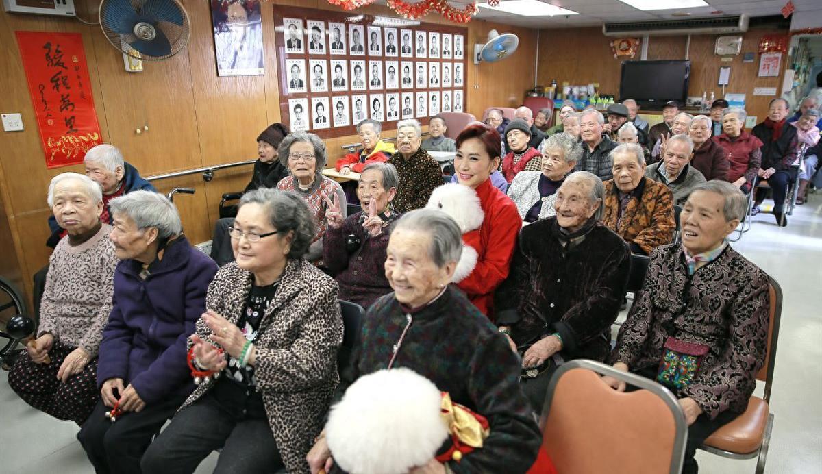 结婚前一天新郎车祸 女子照顾6年