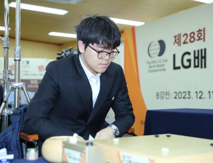 棋坛风云再起，LG杯第三场柯洁不满判罚选择退赛，卞相壹意外夺冠