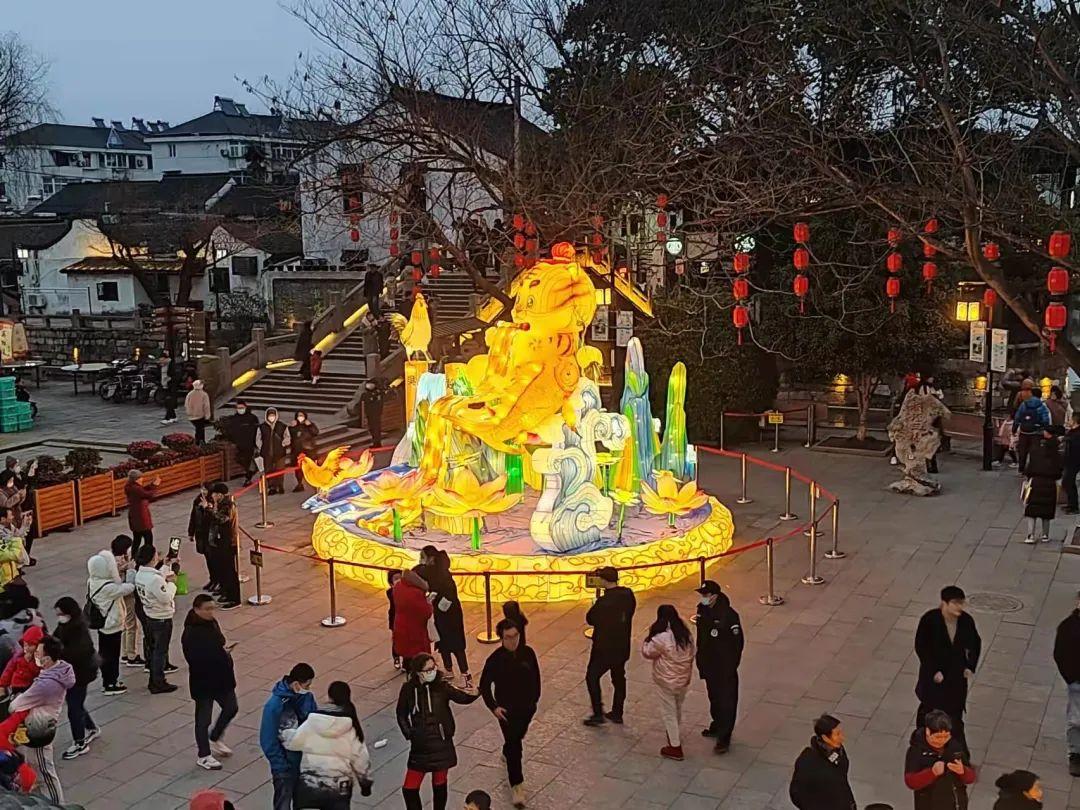 春节文旅市场火爆持续向好，旅游狂欢席卷全国