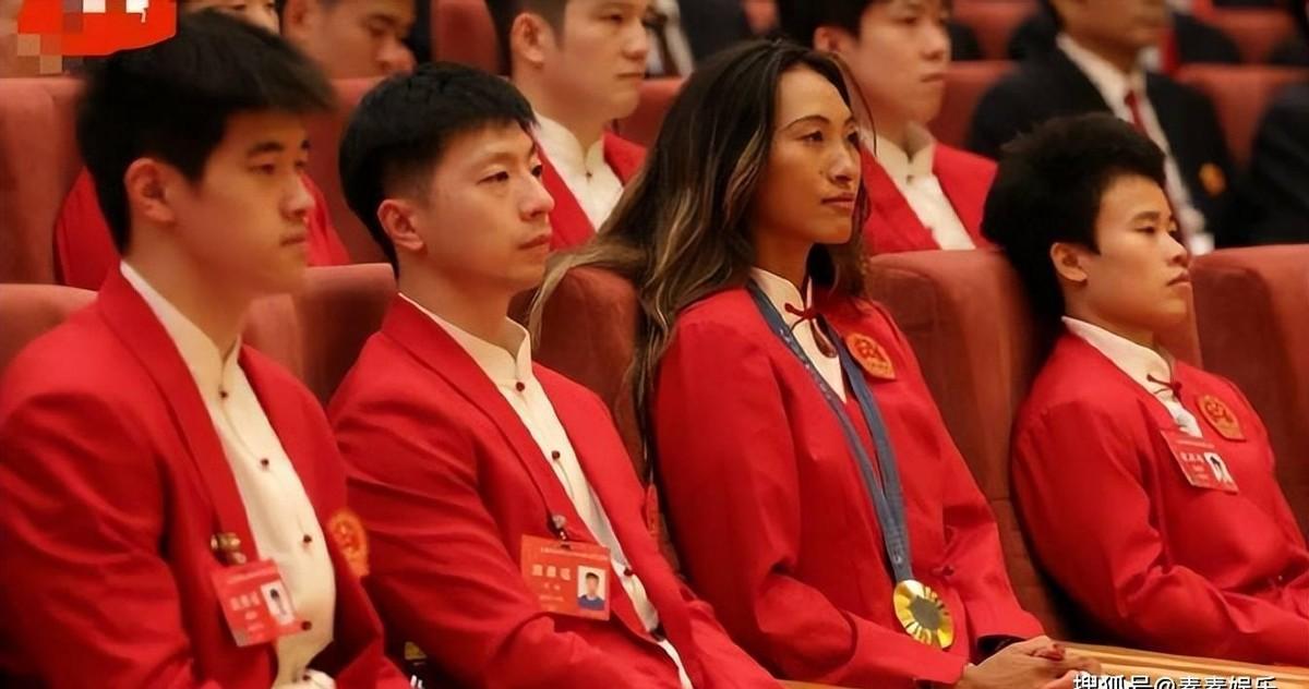 潘展乐背后的挡风女神，李雯雯的温暖守护，究竟隐藏怎样的故事？揭秘真相！——应用下载版深度文章大纲及内容摘要。