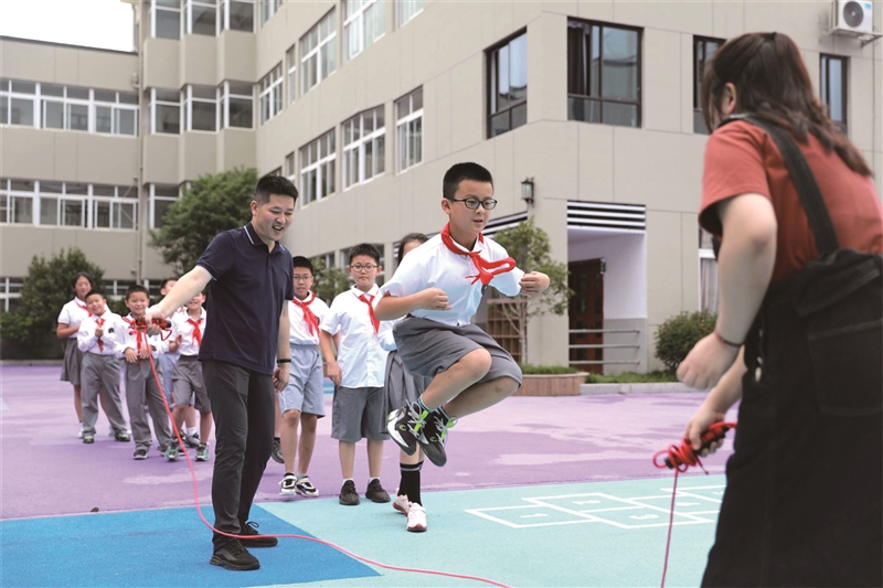 广州小学课间大变革，10分钟飞跃至超长休息，孩子们的游戏时光来了？