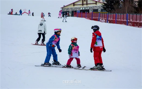 亚布力春雪季引爆热潮，揭秘背后的魅力与机遇！