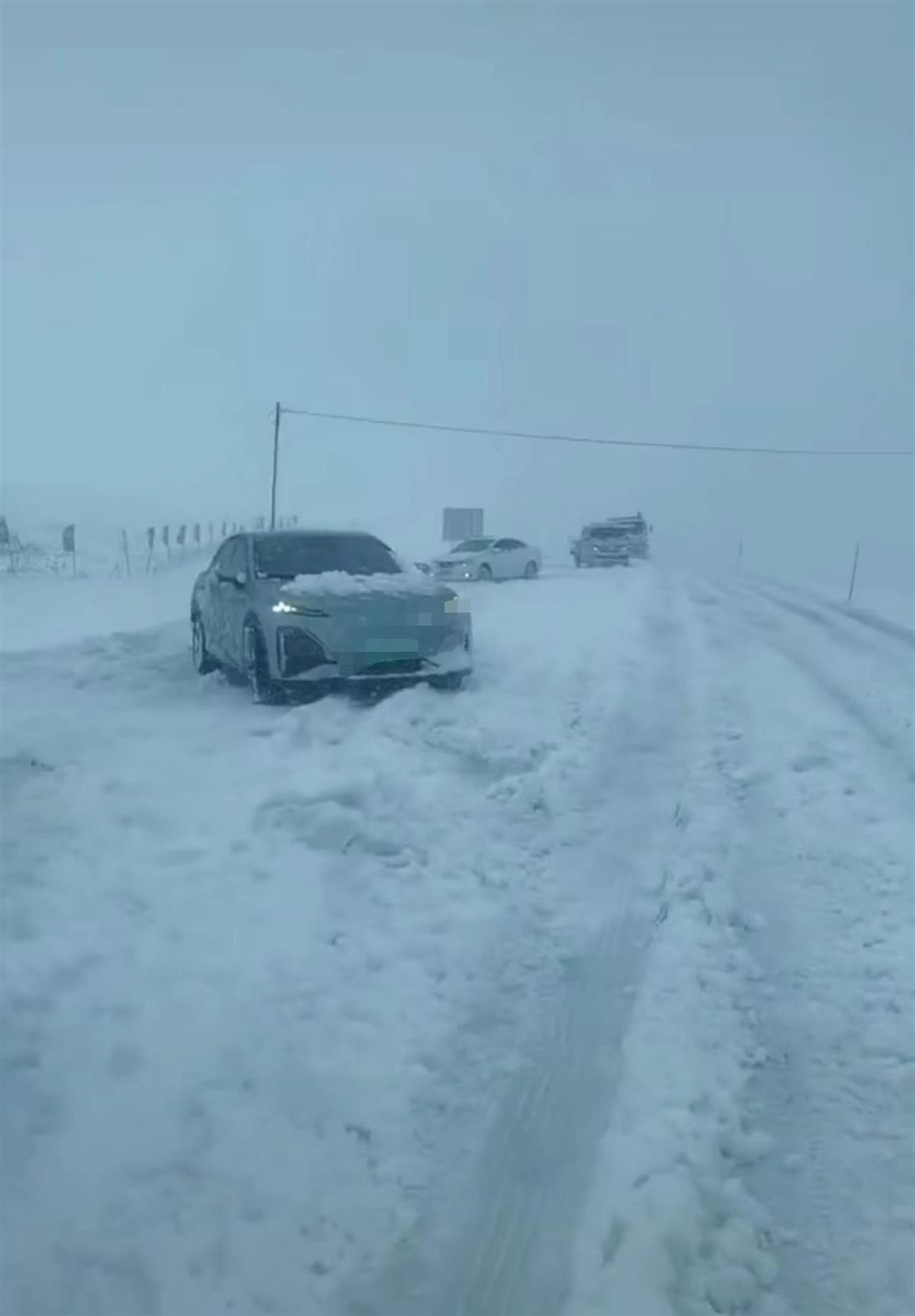 游客称遭强迫购物 大巴雪天停无人区