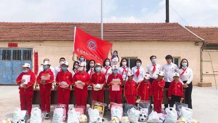 惊魂一刻！辽宁铁岭私家车失控冲进医院，1死1伤背后的真相揭晓