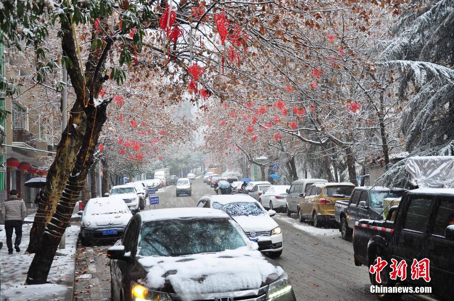 济南突降暴雪气温暴跌近20℃，市民惊呼冬天提前来袭！